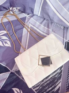 Stylish White Quilted Crossbody Bag