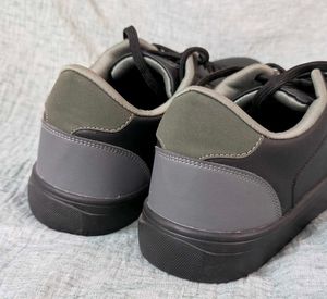Vegan Leather Black Casual Sneakers size 8