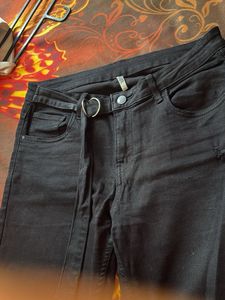 Black Skinny Jeans with Belt