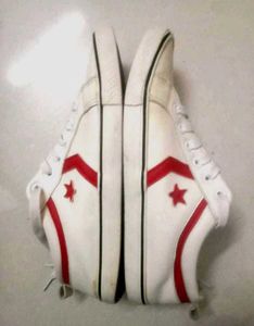 ✨💯 Converse ✴️💯White Leather Sneakers...