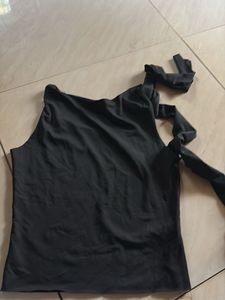 Chic Black Tie-Front Sleeveless Top