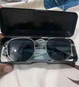 Black Trendy Sunglass With Box