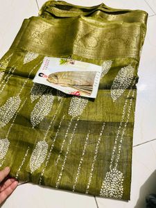 Elegant Olive Green Saree With Blouse Piece