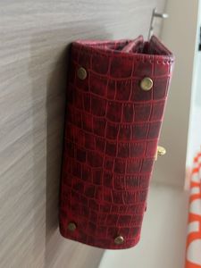 Chic Red Croc Embossed Chain Bag