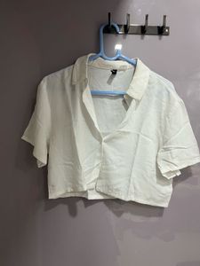 H&amp;M black and white cropped shirts