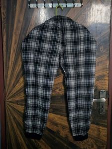 ​H&amp;M Classic Plaid Joggers