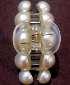 White Pearl Fashionable Clutcher