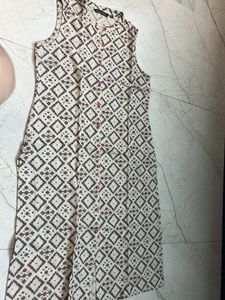 Elegant Printed Sleeveless Kurti