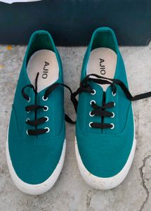 AJIO Teal Canvas Sneakers - Casual Comfort