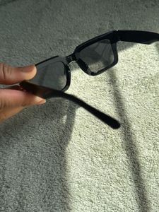 Chic Black Rectangular Sunglasses