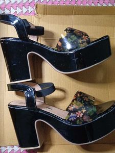 Denill Floral Platform Sandals- Size UK 6