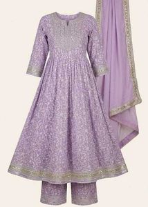 🪻Elegant Lavender Floral Kurta"Freebie"