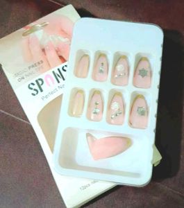Press On Nails - nude pink with Gems