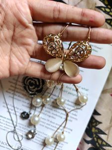 Charming Pearl &amp; Flower Necklace Set