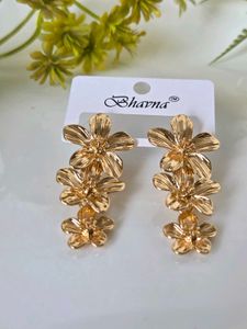 Flower hanging anti-tarnish earrings