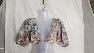 9105. Floral Twist Front Crop Top
