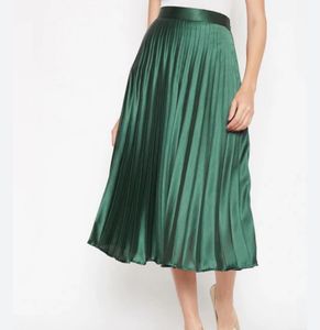 Elegant Pleated Midi Skirt