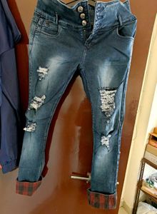 Stylish Ripped High-Waisted Jeans