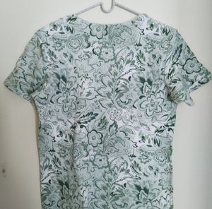 Karen Scott Green Floral top