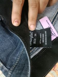 Wrangler Denim Knee Length Jeans/ Capri For Women In 34 Waist