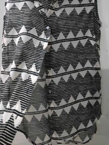 Geometric Print Sleeveless Collared Top