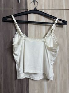 20 H&amp;M Lace Trimmed Detail Top