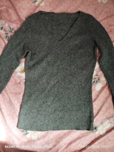 Gray V-Neck Ribbed Knit Sweater