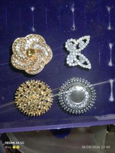 Set of 4 Vintage Brooches