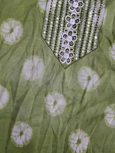 Green Tie-Dye Kurta with Embellished Neck