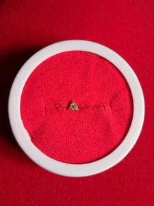 Elegant Triangle Stud nosepin