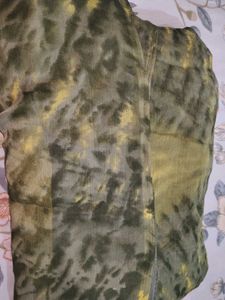 i am selling yellow mixing green saree