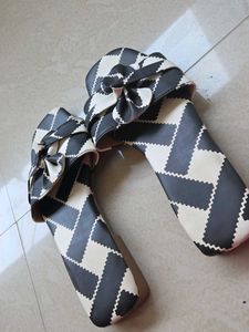 Chic Black &amp; White Slides