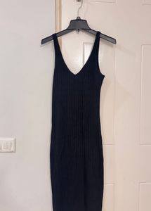 Sleek Black Bodycon Dress