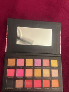 Huda Girl Rose Gold Palette