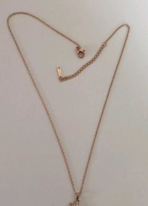 Delicate Flower Pendant Necklace