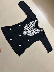 Elegant Black &amp; White Embroidered Casual Kurti (Si
