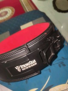 Stronggear Powerlifting adjustable belt