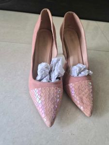 Stylish Pink Pointed Toe Heels