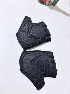 Black Fingerless Workout Gloves