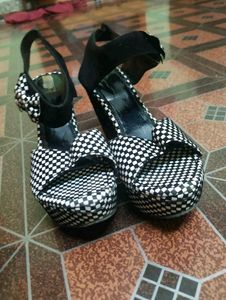 Chic Checkered Platform Heels with Bow Accent