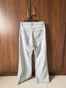 Light Wash Ripped Jeans