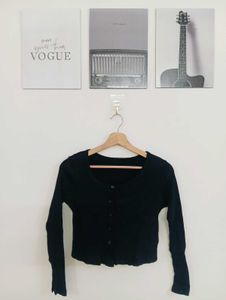 Black Button-Up Cropped Cardigan