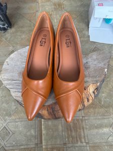 Women’s Tan Shoes (BRAND NEW‼️)