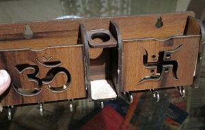"Stylish Wooden Key Holder with Mobile Stand 🗝️📱 - Organize and Decorate Your Space with Elegance ✨"
