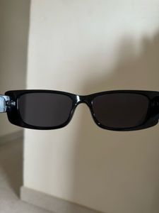 Stylish Black Rectangular Sunglasses
