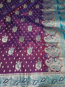 Elegant Paisley Pattern Saree