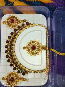 New High Quality Pearls With Gold Kundan Stone Big AD Stone Red Full Necklace With Mang Tikka With Earing It's New