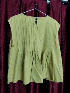 Stylish Yellow Sleeveless Top