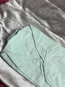 Men's Light Green Button-Up Shirt