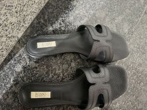 Rosso flats